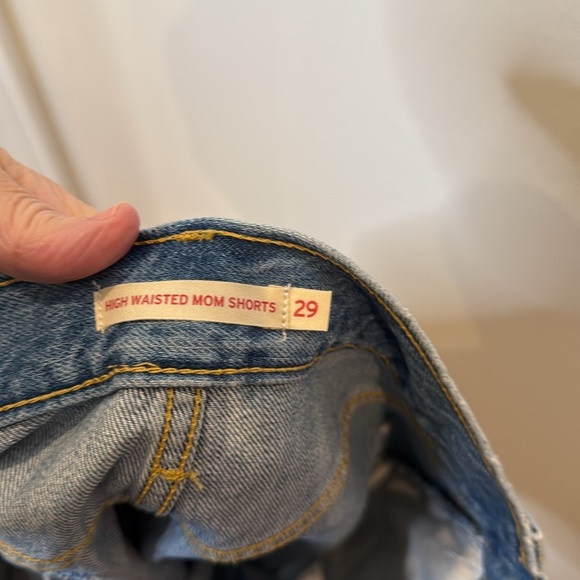 LEVIS PREMIUM HIGH WAISTED MOM SHIRTS NWOT SIZE 29 - Picture 5 of 6